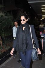 Sonam Kapoor returns from Paris in Mumbai Airport on 11th June 2013 (33).JPG